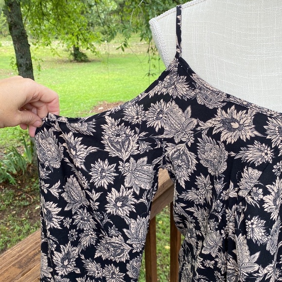 Honey punch Black Floral Cold Shoulder Long Sleeved Mini Dress - Picture 2 of 7